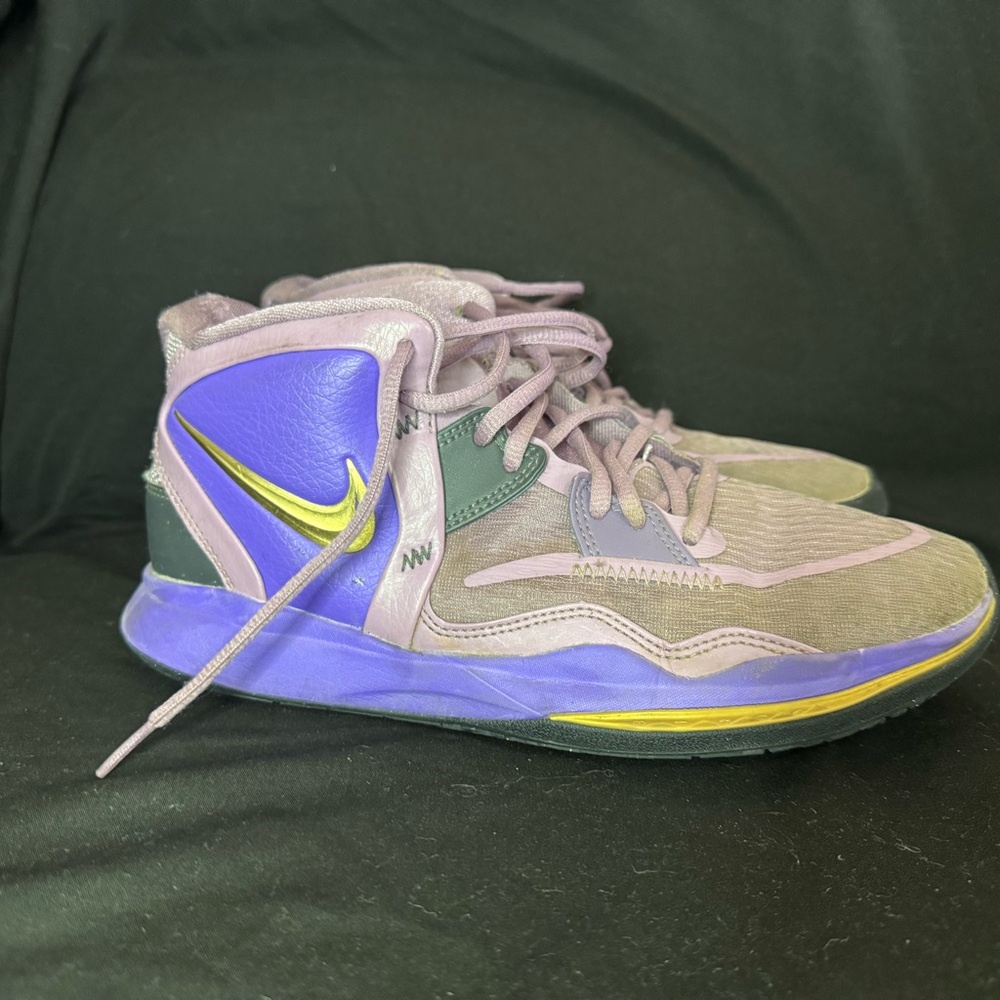 Size 7 (GS) - Nike Kyrie 8 Infinity Mid Amethyst Wave